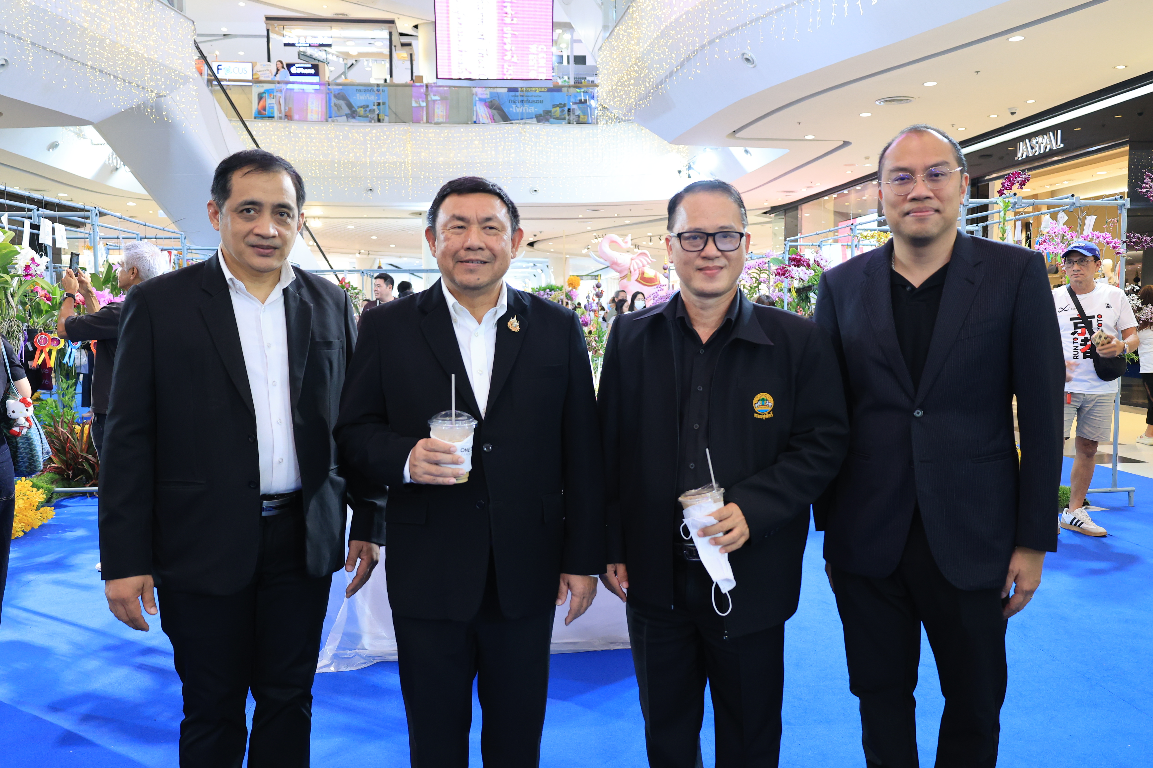 title - เลขาธิการ ส.ป.ก. ร่วมเป็นเกียรติในพิธีเปิดวันกล้วยไม้แห่งชาติ ณ ห้างสรรพสินค้าเซ็นทรัลเวสต์เกต 